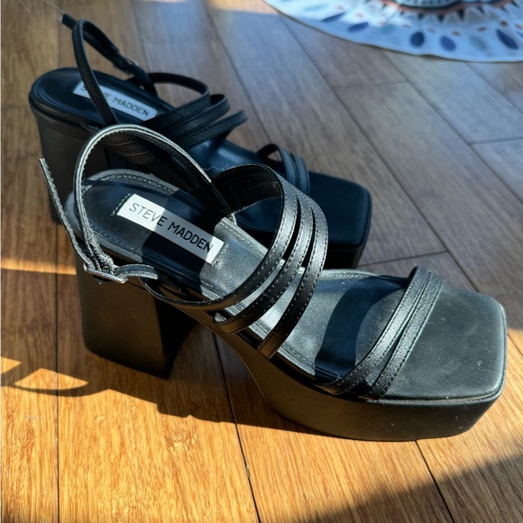 Steve Madden Black Strappy Platform Sandal - Picture 3 of 5